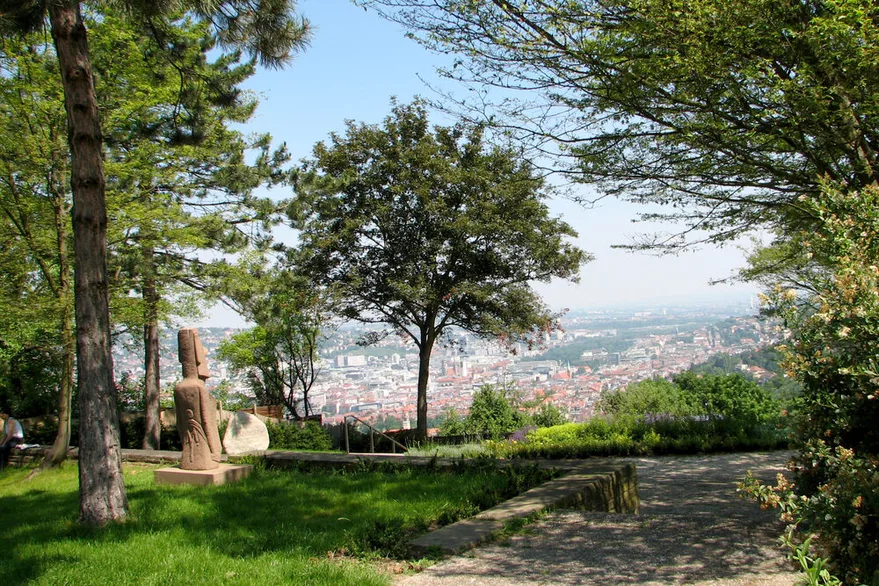 Dévoiler le Santiago-de-Chile-Plaza : Le bijou caché de Stuttgart